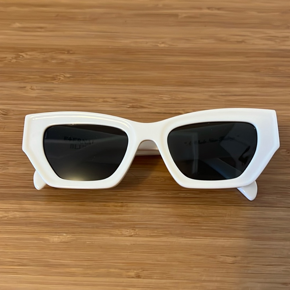 *NEW* Eternal White Frames